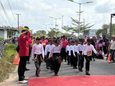 467 Regu Meriahkan Lomba Gerak Jalan Tepat Waktu HUT RI ke-81 di Belitung Timur