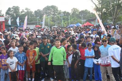 Jalan Santai Awali Rangkaian HUT RI ke-81 di Kecamatan Gantung