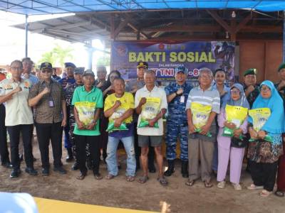 HUT ke-81 TNI, Lanud H.A.S. Hanandjoeddin Gelar Bakti Sosial di Desa Baru