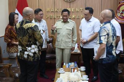 Bupati Beltim Sampaikan Aspirasi Masyarakat Tambang kepada Wamenhan RI