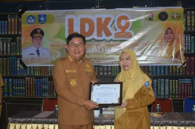 Bupati Beltim Motivasi Peserta LDK OSIS SMA Negeri 1 Manggar, Tekankan Semangat dan Kedisiplinan
