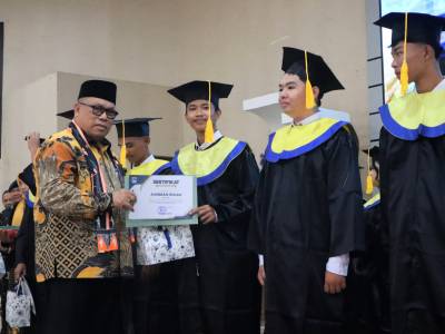 Tangguh di Tengah Badai, 243 Siswa SMK Negeri 1 Manggar Resmi Dilepas