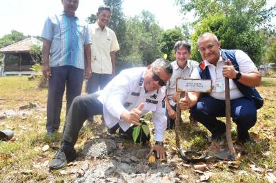 900 Pohon Ditanam di Tebat Rasau, Jaga Alam dan Warisan Jalur Rempah