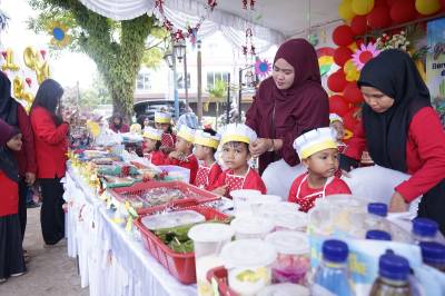 Serunya Market Day TK Negeri Pembina Manggar, Anak Belajar Jual Beli Sejak Dini