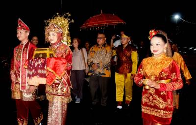 Hujan Tak Padamkan Semangat, Pinang Gading Begawai Kembali Hidupkan Seni Tradisi di Pantai Lalang
